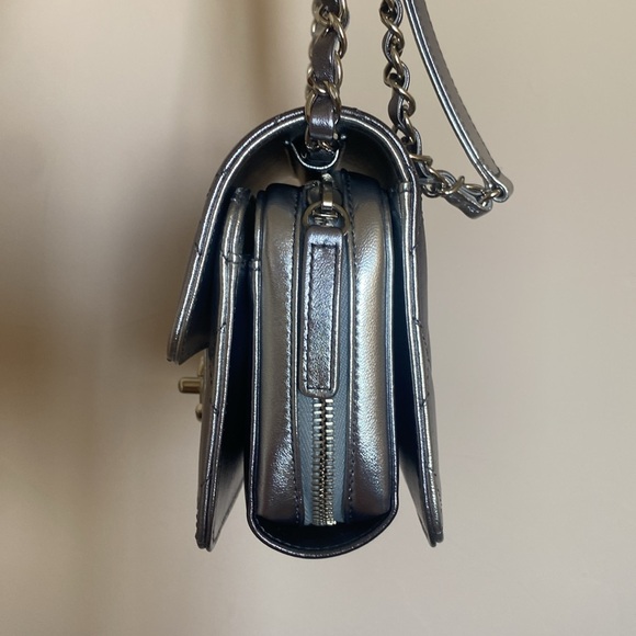 NIB CHANEL Metallic Storm WOC flap bag - Picture 4 of 7